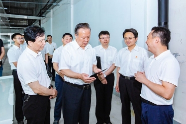 省高院黨組書記、院長李占國一行蒞臨浙江鴻禧能源股份有限公司開展“三服務”